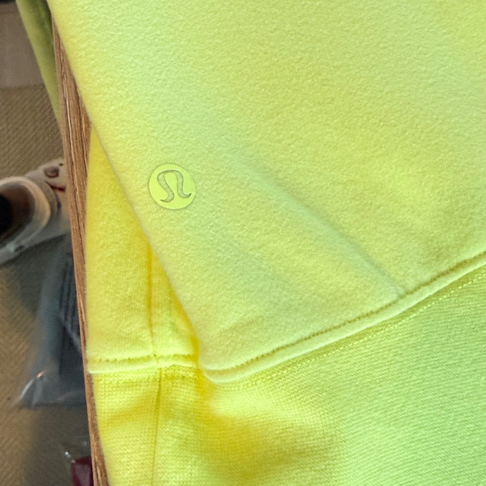 Lululemon Loungeful Cropped Hoodie Womens 6 Electric Lemon Activewear Athleisure - Picture 9 of 9